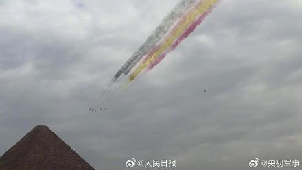 运20歼10飞越金字塔