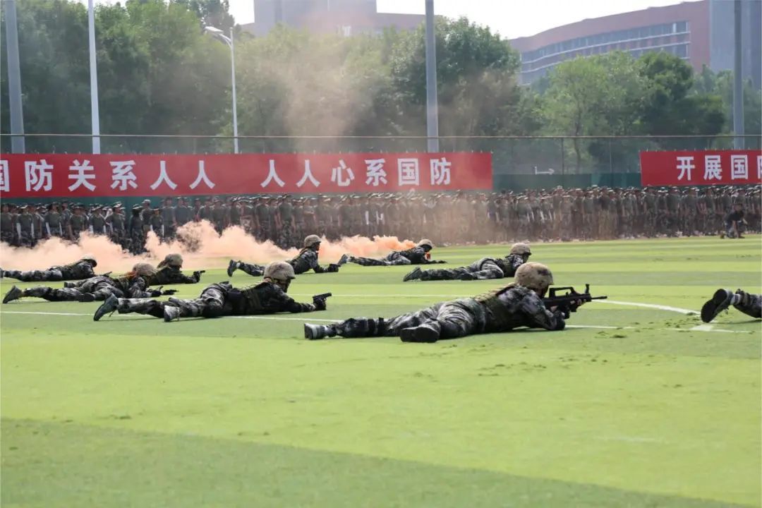 今年的军训又有哪些新鲜事？“学长学姐，你们人还怪好嘞”