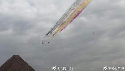 运20歼10飞越金字塔