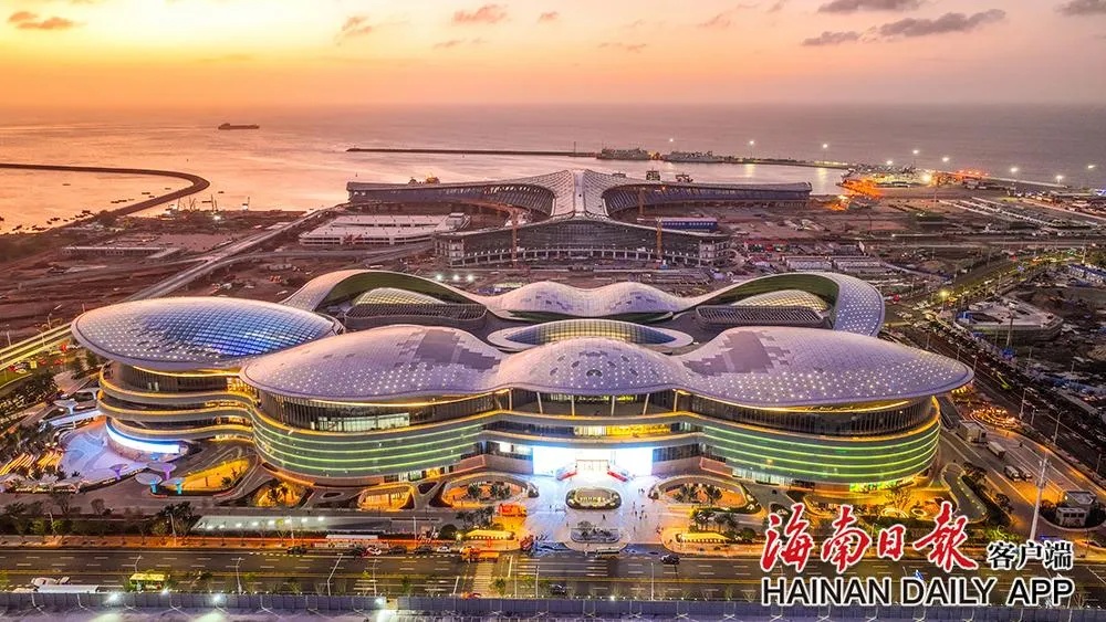 暑期海南离岛免税购物金额35亿元