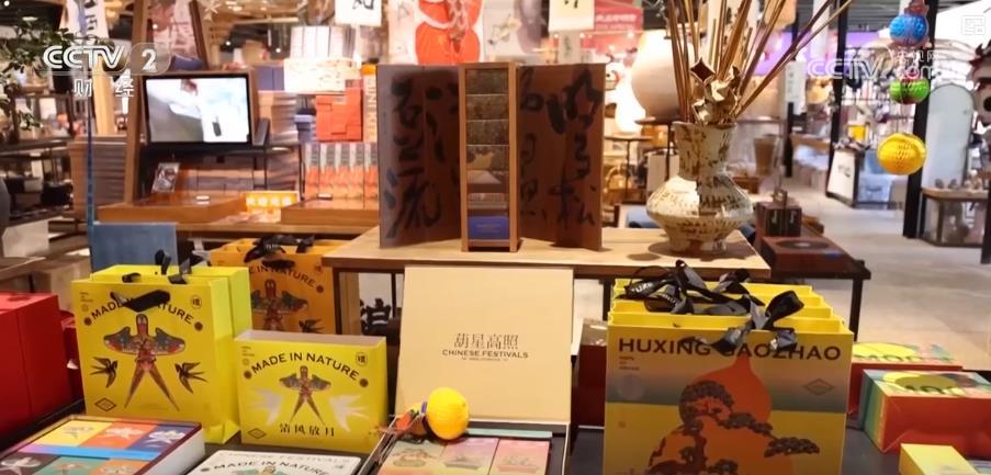 品尝美味感受传统文化 “国潮范”创意月饼花式“上新”迎中秋 品尝美味感受传统文化 “国潮范”创意月饼花式“上新”迎中秋