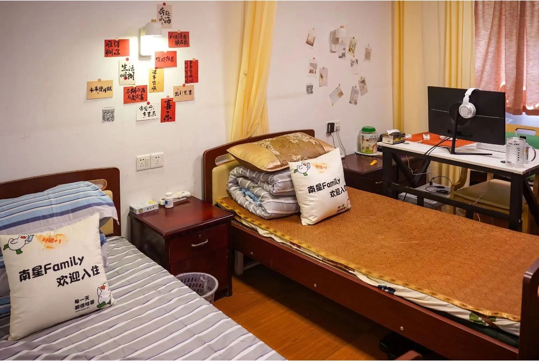 “舍友”比我大60岁?!杭州00后住进养老院,房租最低只要100元 “舍友”比我大60岁?!杭州00后住进养老院,房租最低只要100元