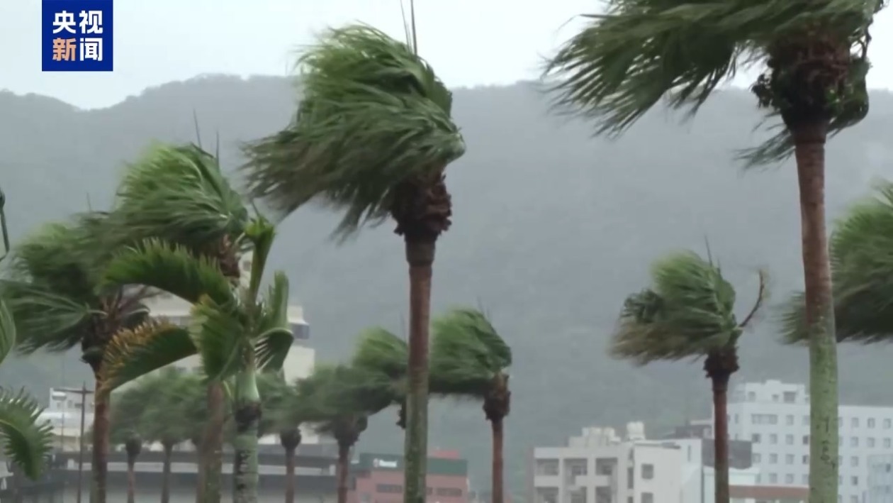 超强台风“珊珊”来袭 日本多地遭遇大风降雨