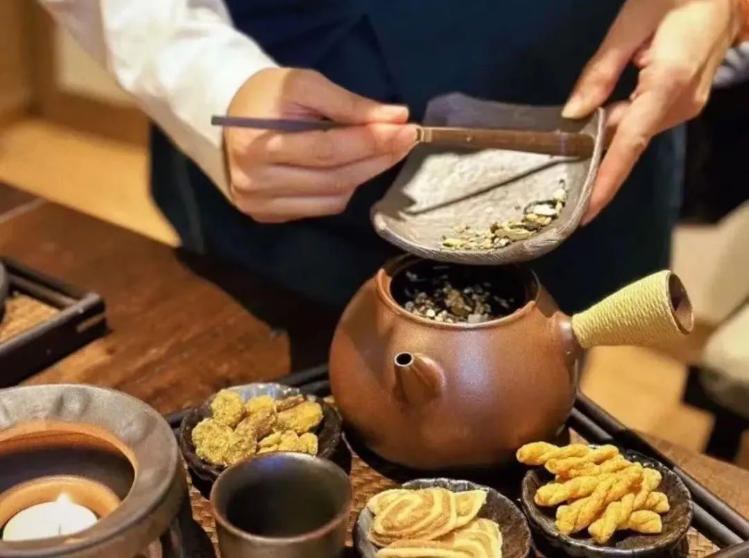 罗汉果拿铁、黄芪软欧包……药食同源的养生食品真的有效吗? 罗汉果拿铁、黄芪软欧包……药食同源的养生食品真的有效吗?