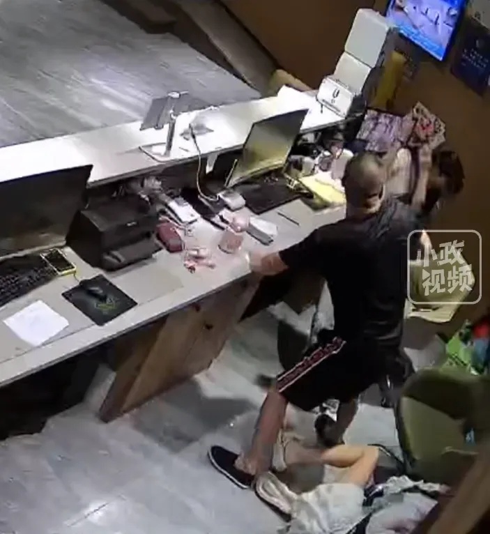 男子不满房价打伤酒店前台被刑拘! 男子不满房价打伤酒店前台被刑拘!