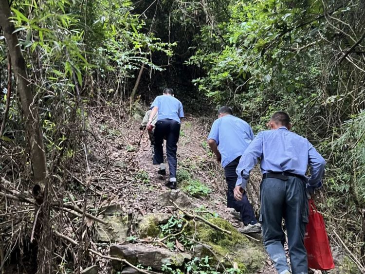 七旬老人深山走失！2小时成功搜救