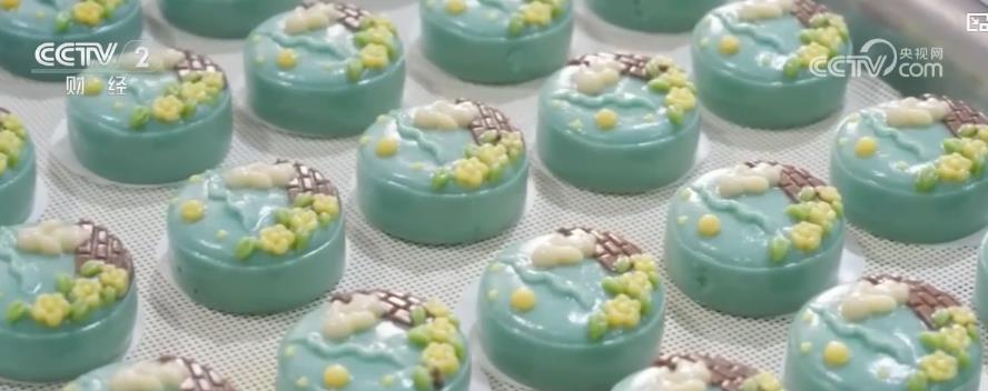 品尝美味感受传统文化 “国潮范”创意月饼花式“上新”迎中秋 品尝美味感受传统文化 “国潮范”创意月饼花式“上新”迎中秋