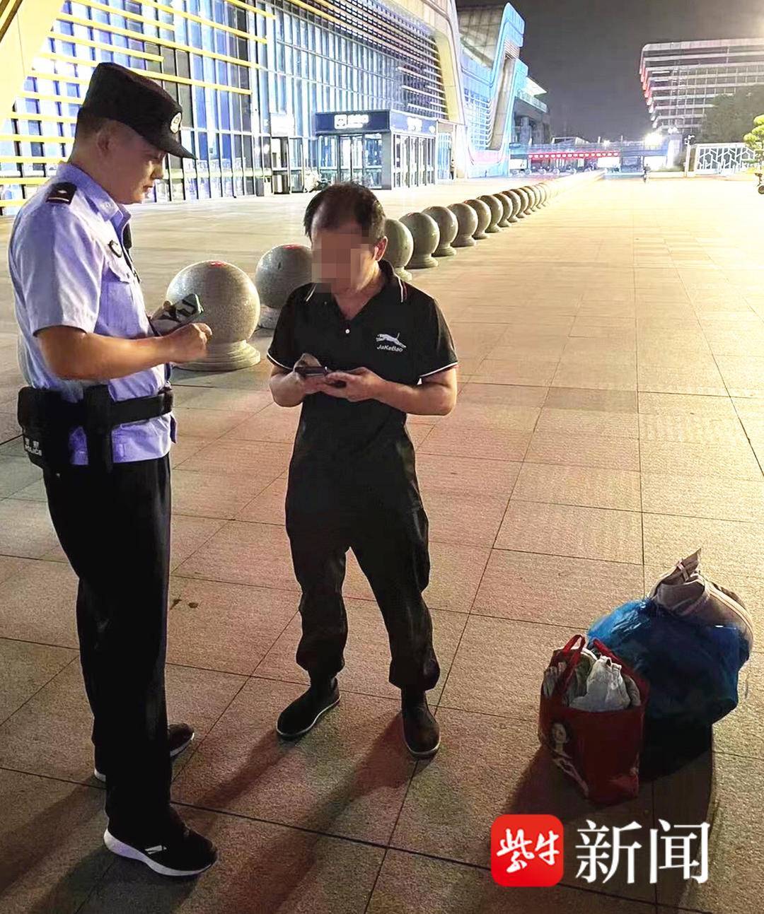 山东求职男花光了钱回不了家,高邮民警伸出援手 山东求职男花光了钱回不了家,高邮民警伸出援手