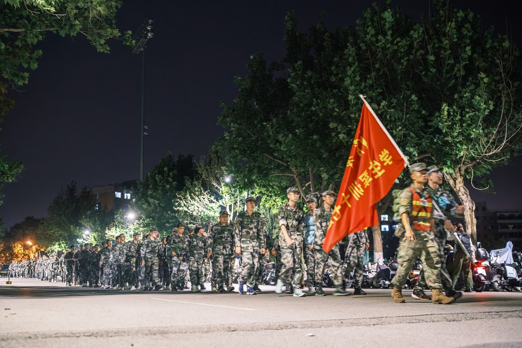 今年的军训又有哪些新鲜事？“学长学姐，你们人还怪好嘞”