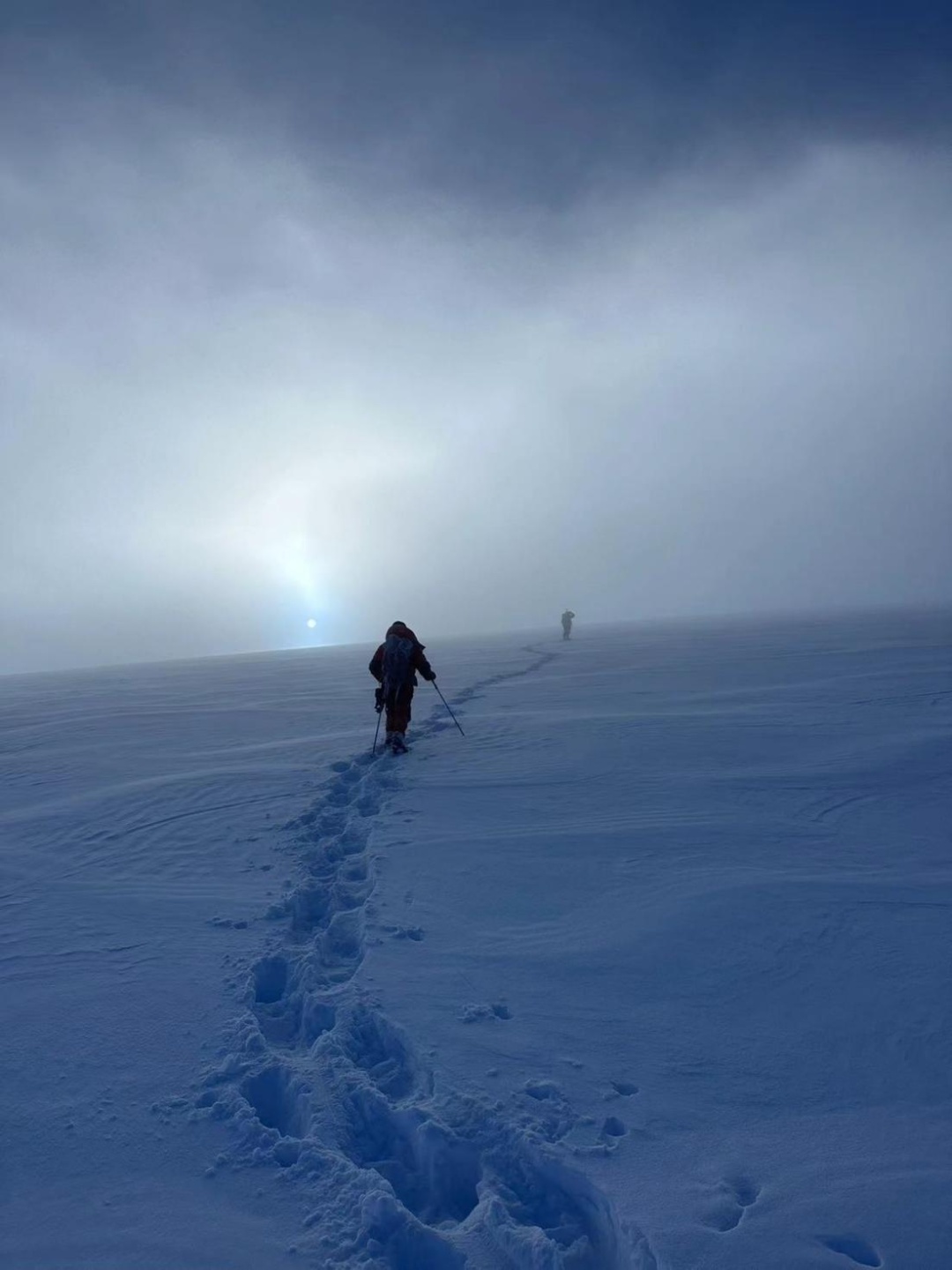 成功登顶“冰山之父”！北大师生携手攀高峰！