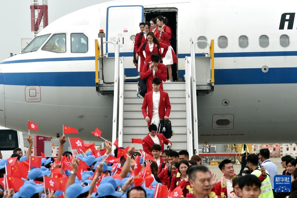 内地奥运健儿代表团抵达香港开始访问