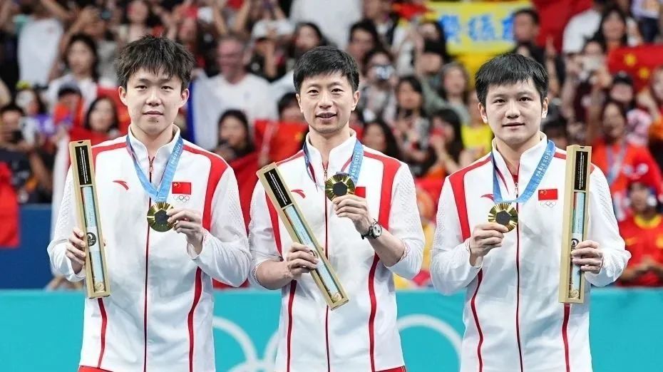 到了到了!他们抵达香港!最新的行程安排→ 到了到了!他们抵达香港!最新的行程安排→