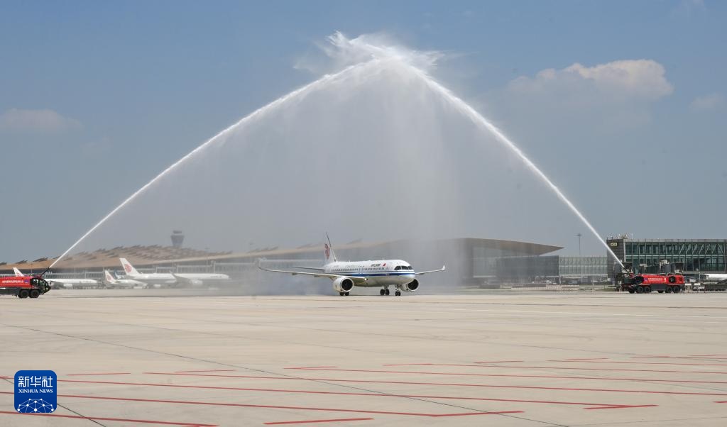 国航正式引进首架C919国产大飞机