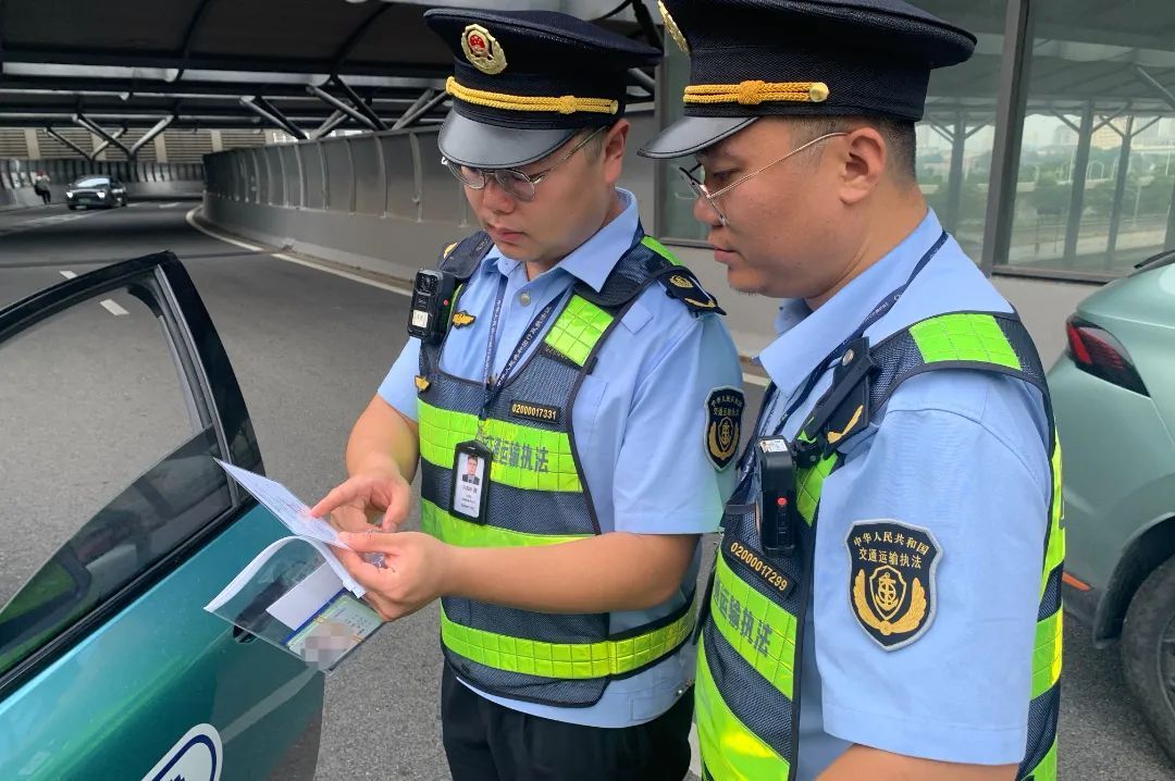 加装“鬼表”疯狂载客！一出租车司机被处理！