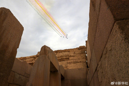 运-20与歼-10首次飞越金字塔