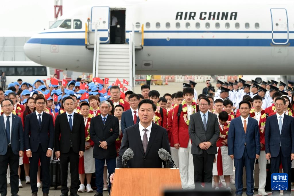 内地奥运健儿代表团抵达香港开始访问