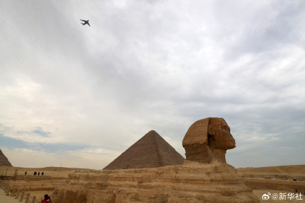 运-20与歼-10首次飞越金字塔