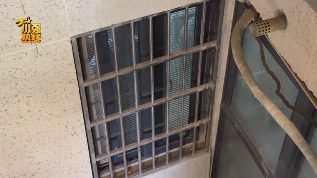 “太猥琐了!” 深夜突发!女子浴室洗澡,楼上陌生男子做出不雅动作…警方已立案 “太猥琐了!” 深夜突发!女子浴室洗澡,楼上陌生男子做出不雅动作…警方已立案