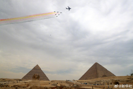 运-20与歼-10首次飞越金字塔