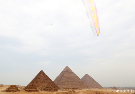 运-20与歼-10首次飞越金字塔