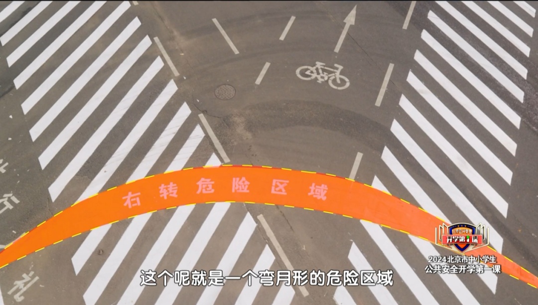 看到务必远离！“死亡弯月”内轮差有多可怕？稍不留神就出事故！