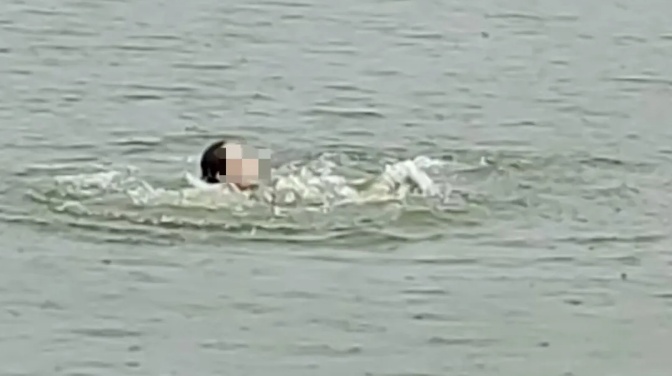 事发合肥市南艳湖公园!59岁保安大叔跳水救人!他还有另一重身份 事发合肥市南艳湖公园!59岁保安大叔跳水救人!他还有另一重身份