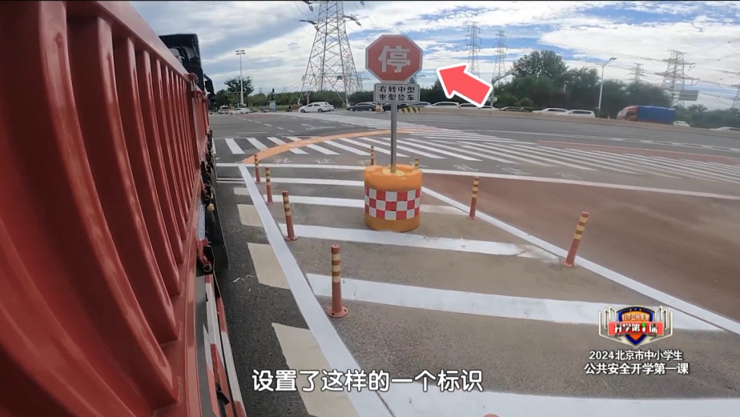 看到务必远离！“死亡弯月”内轮差有多可怕？稍不留神就出事故！