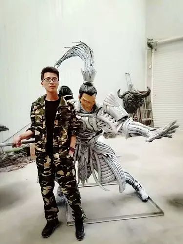 太惊艳！河北小伙用废旧轮胎重现《黑神话：悟空》