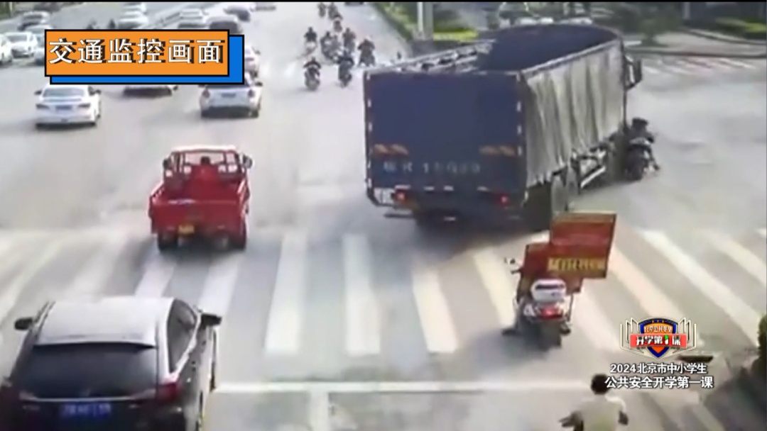 看到务必远离！“死亡弯月”内轮差有多可怕？稍不留神就出事故！