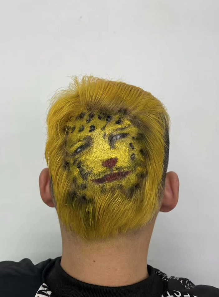 太逼真！理发师剪出黑悟空发型，引发全网围观