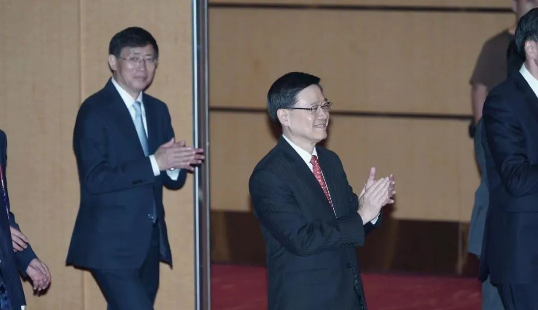 有趣一幕!马龙问李家超:您是直板还是横板? 有趣一幕!马龙问李家超:您是直板还是横板?