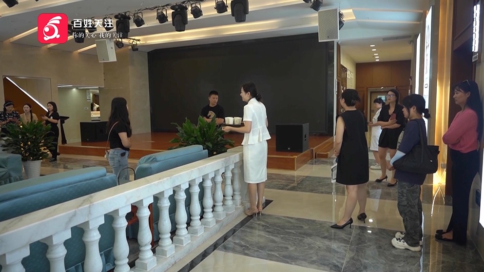 女子做双眼皮手术,结果有12毫米宽!绷不住了:朋友说我像“悲伤蛙” 女子做双眼皮手术,结果有12毫米宽!绷不住了:朋友说我像“悲伤蛙”