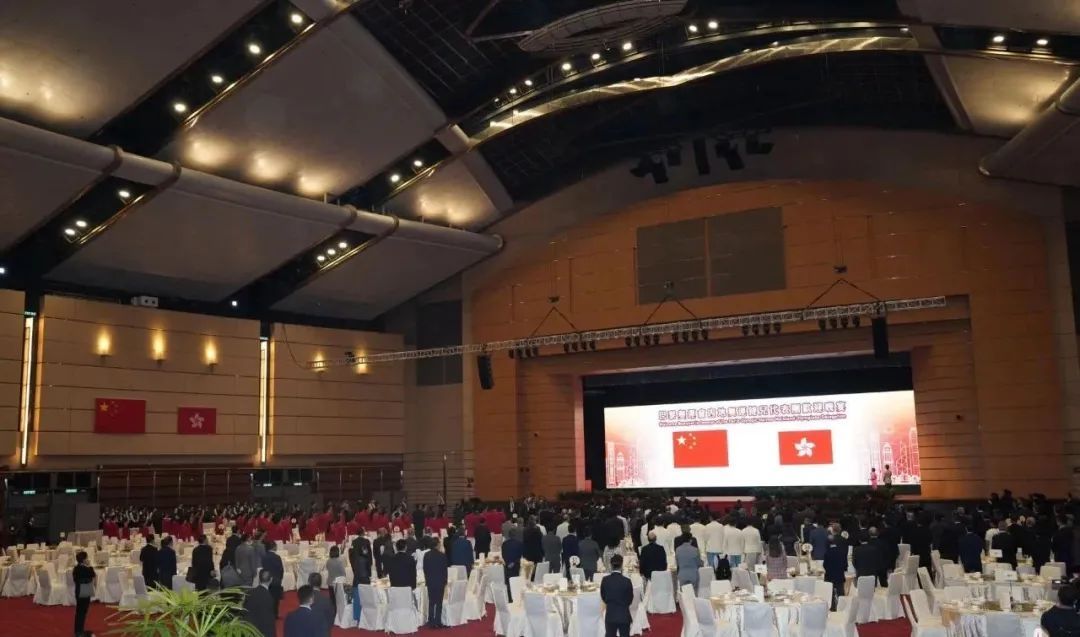 有趣一幕!马龙问李家超:您是直板还是横板? 有趣一幕!马龙问李家超:您是直板还是横板?