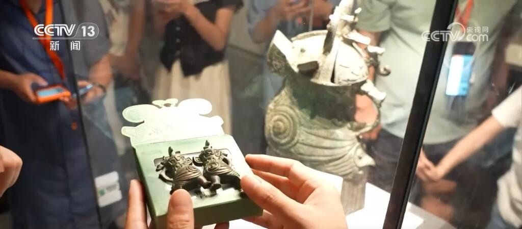 丰富多样文创产品屡次“出圈” 年轻的他们让文化消费“体验化” 丰富多样文创产品屡次“出圈” 年轻的他们让文化消费“体验化”