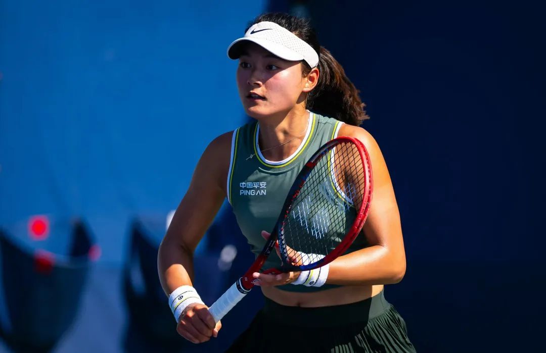 郑钦文轰出20记Ace!再现逆转,美网晋级 郑钦文轰出20记Ace!再现逆转,美网晋级