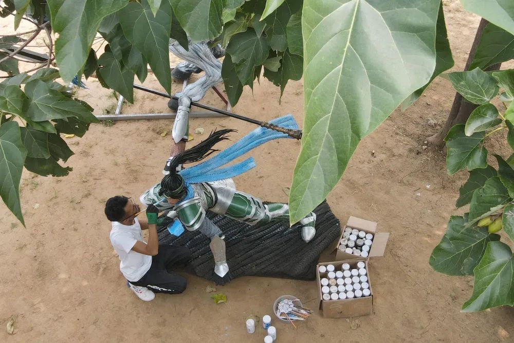 太惊艳！河北小伙用废旧轮胎重现《黑神话：悟空》