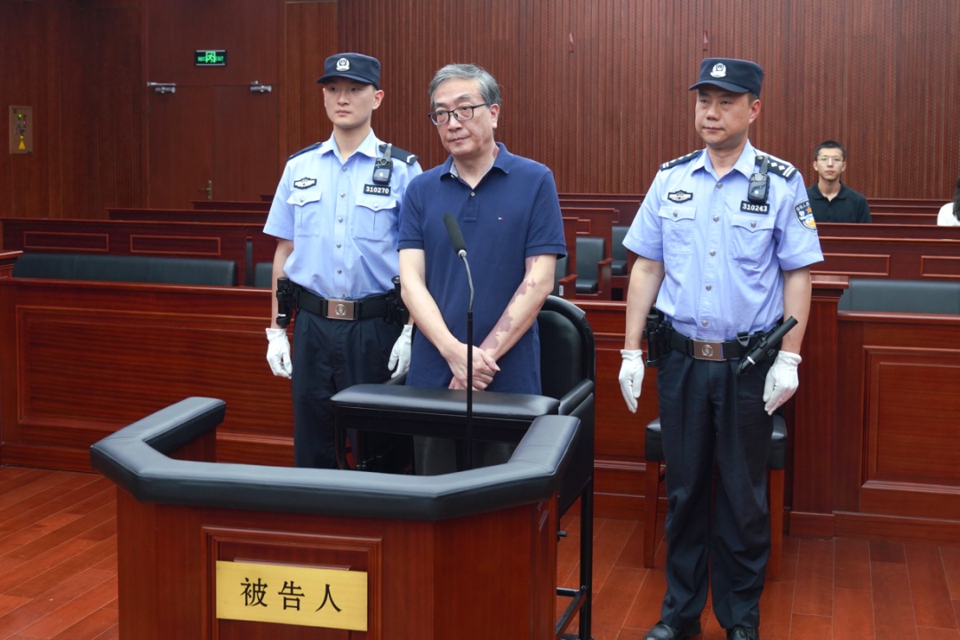 受贿超千万,崇明区委巡察组原组长、二级巡视员徐洪获刑十年三个月 受贿超千万,崇明区委巡察组原组长、二级巡视员徐洪获刑十年三个月