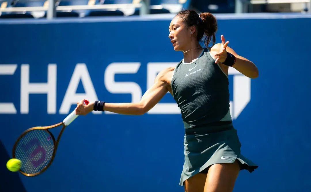 郑钦文轰出20记Ace!再现逆转,美网晋级 郑钦文轰出20记Ace!再现逆转,美网晋级