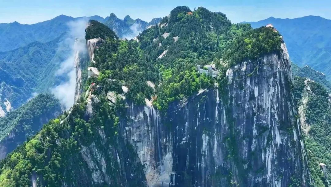 刚刚,华山景区公告→ 刚刚,华山景区公告→