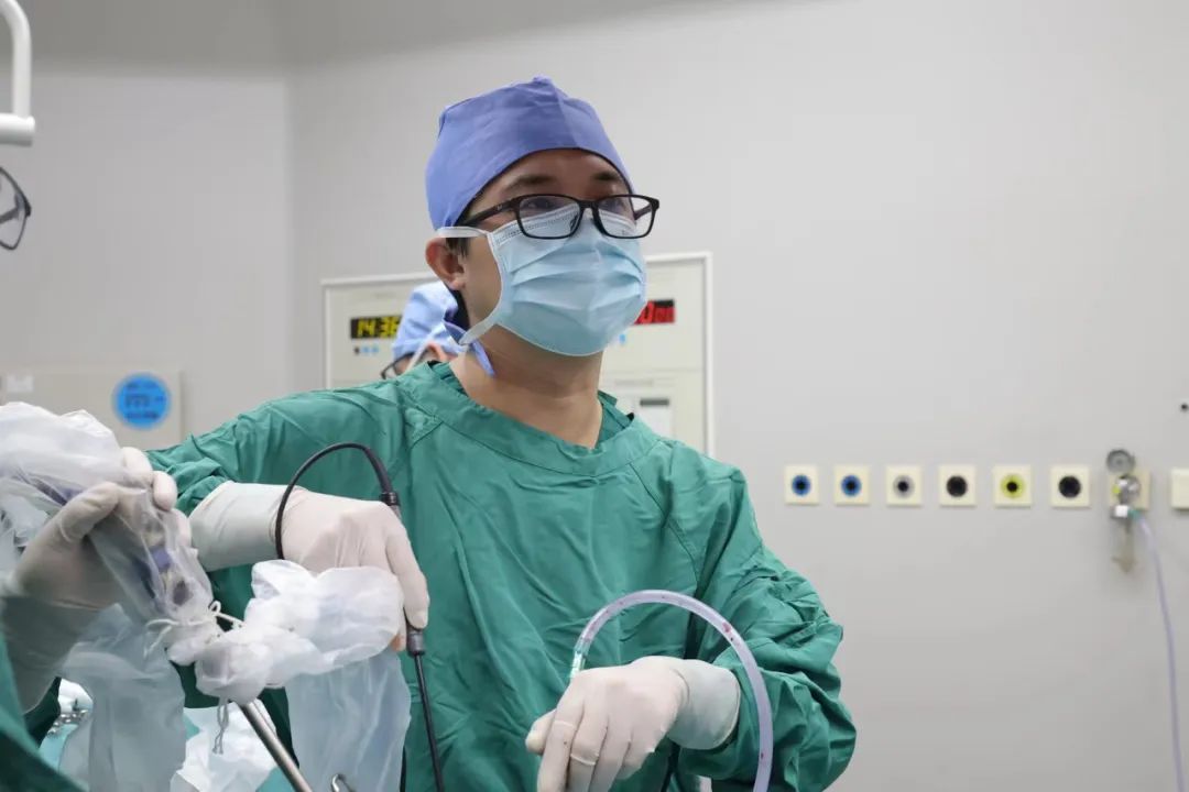 姑娘健身后，痛得吃不下饭！医生惊呆：肠子竟然跑了