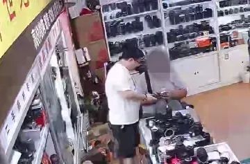 转账了又好像没转?男子假冒大学生用转账截图诈骗,警方提醒→ 转账了又好像没转?男子假冒大学生用转账截图诈骗,警方提醒→