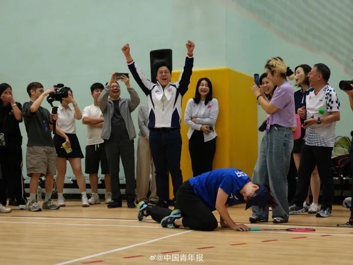 郭晶晶、霍启刚，现身“追星”！