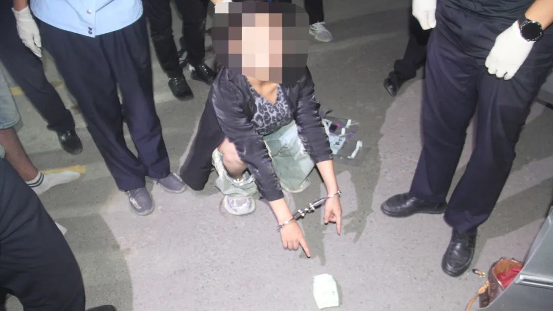 为验毒品真假，前科女以身试毒后晕厥……