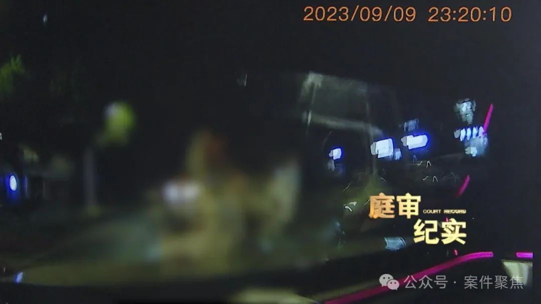 上海一00后男子无证偷开车,超速近一倍撞飞电瓶车……其母:车钥匙藏起来都没防住 上海一00后男子无证偷开车,超速近一倍撞飞电瓶车……其母:车钥匙藏起来都没防住