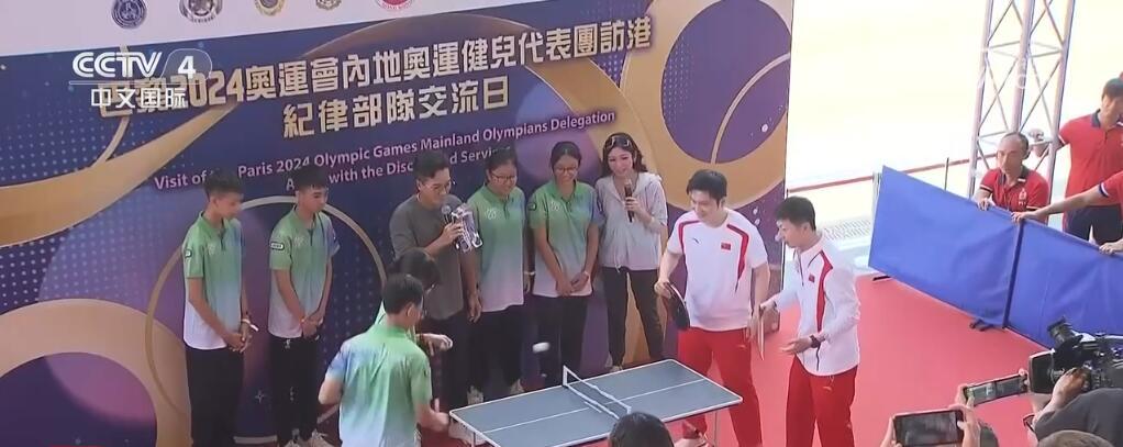 近距离一睹冠军风采！内地奥运健儿访港点燃爱国热情