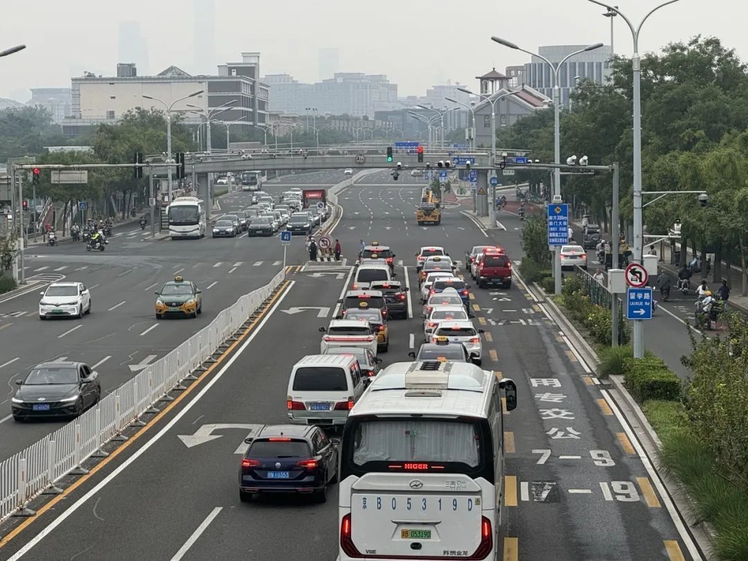 今天起,北京三环路以内公交专用道公休日放开 今天起,北京三环路以内公交专用道公休日放开