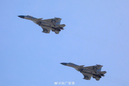 歼-15战机首飞15周年生日快乐 歼-15战机首飞15周年生日快乐