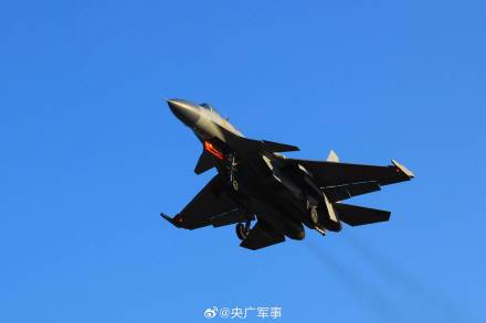 歼-15战机首飞15周年生日快乐 歼-15战机首飞15周年生日快乐