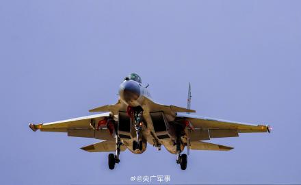 歼-15战机首飞15周年生日快乐 歼-15战机首飞15周年生日快乐