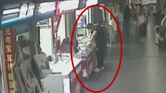 转账了又好像没转?男子假冒大学生用转账截图诈骗,警方提醒→ 转账了又好像没转?男子假冒大学生用转账截图诈骗,警方提醒→